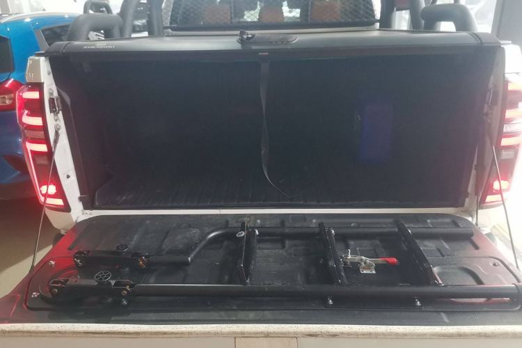 Used Great Wall Poer 2021 2.0T Global Version Automatic Diesel 4x4 Sporty Standard Cab GW4D20M
