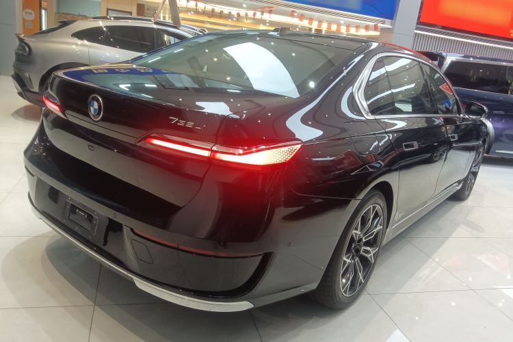 Used BMW 7 Series 2023 735Li Luxury Package
