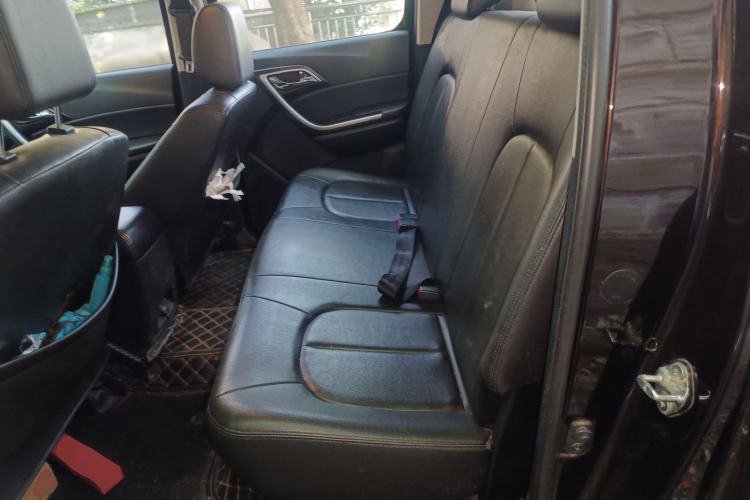 Used JMC Yuhu 3 2018 2.5T Diesel Two-Wheel Drive Advanced Version with Long Wheelbase
