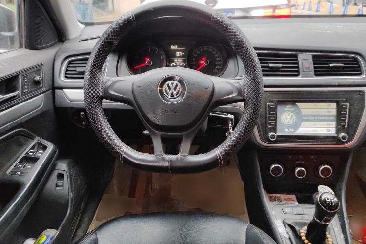 Used Volkswagen Lavida 2015 1.6L Manual Fashion Edition
