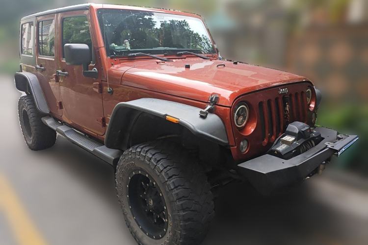 Used Jeep Wrangler 2014 2.8TD Sahara Four-Door Edition Front Right 45 Deg