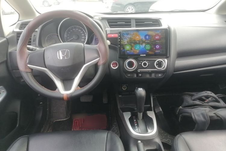 Used Honda Fit 2014 1.5L EX CVT Elite Model Center Console