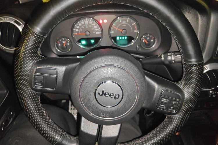Used Jeep Wrangler 2014 2.8TD Sahara Four-Door Edition Steering Wheel