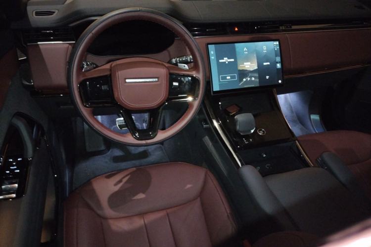 Used Land Rover Range Sport 2024 400PS Dynamic SE Center Console