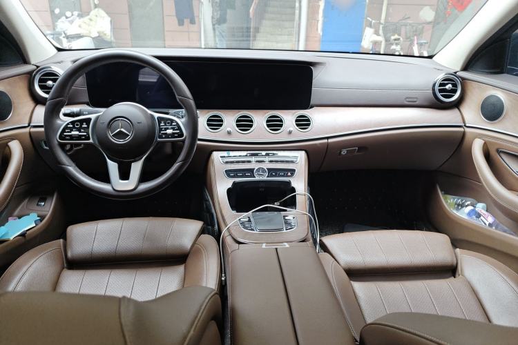 Used Mercedes-Benz E-Class 2020 E 260 L Center Console