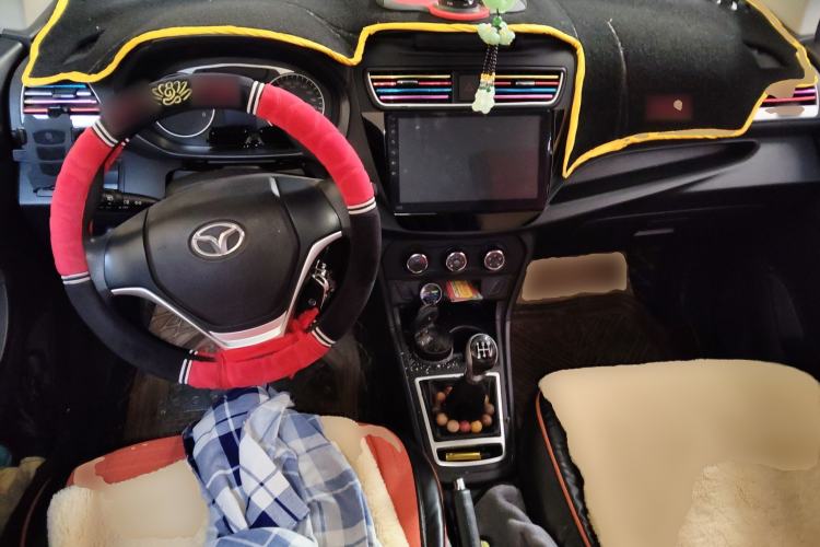 Used FAW Yingzhi 727 2016 1.5L Standard Edition Center Console