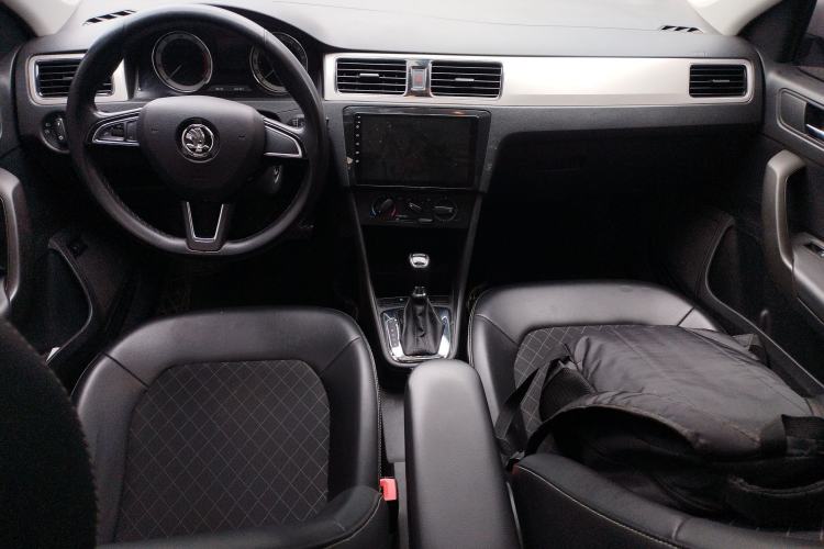 Used Skoda Rapid 2019 1.5L Automatic Comfort Edition China V Standard Center Console