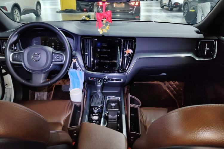 Used Volvo S60 2021 T4 Zhiyi Luxury Edition
