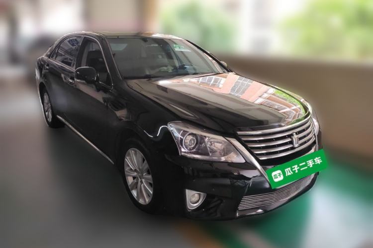 Used Toyota Crown 2012 2.5L Royal Leather Edition Front Right 45 Deg