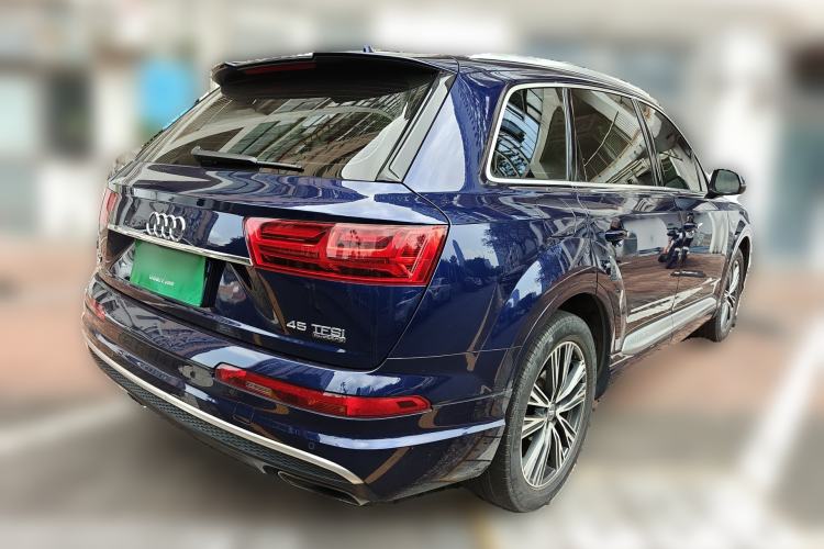 Used Audi Q7 2018 40 TFSI Comfort Model Rear Right 45 Deg