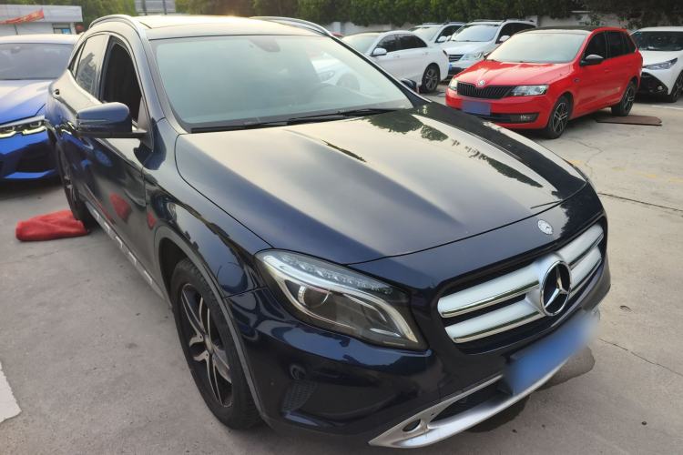 Used Mercedes-Benz GLA 2015 GLA 200 Fashion Model Front Right 45 Deg