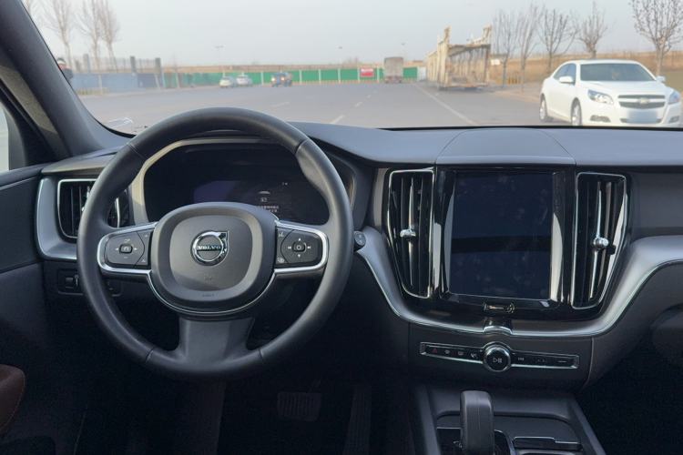 Used Volvo XC60 2022 B5 4x4 Zhiyi Luxury Edition