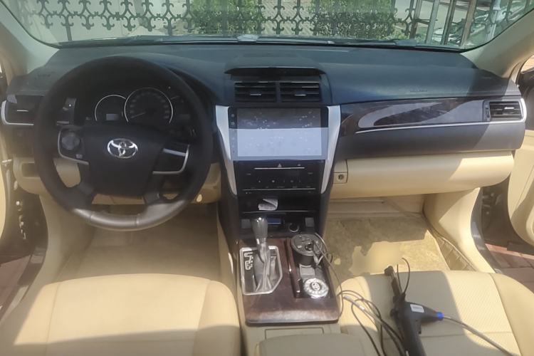 Used Toyota Camry 2016 2.0E 10th Anniversary Elite Edition Center Console