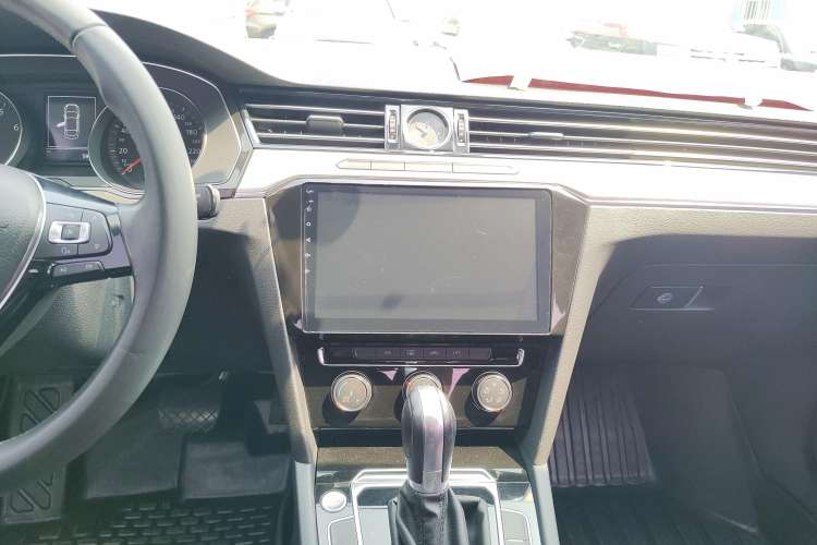 Used Volkswagen Magotan 2017 330TSI DSG Leading Model
