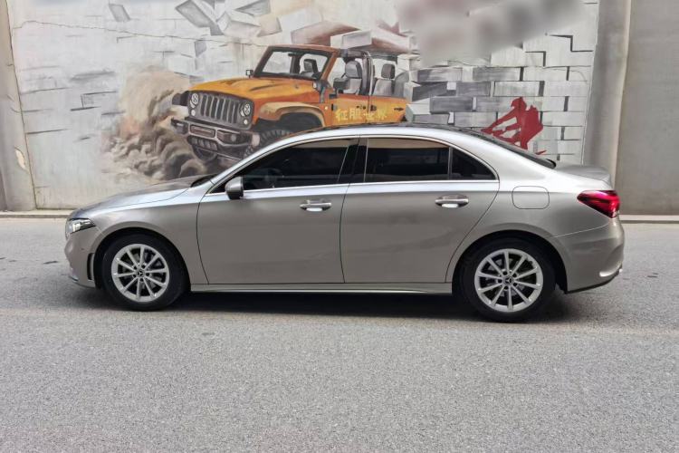 Used Mercedes-Benz A-Class 2020 Restyled A 200 L Sport Sedan Fashion Version Exterior 3