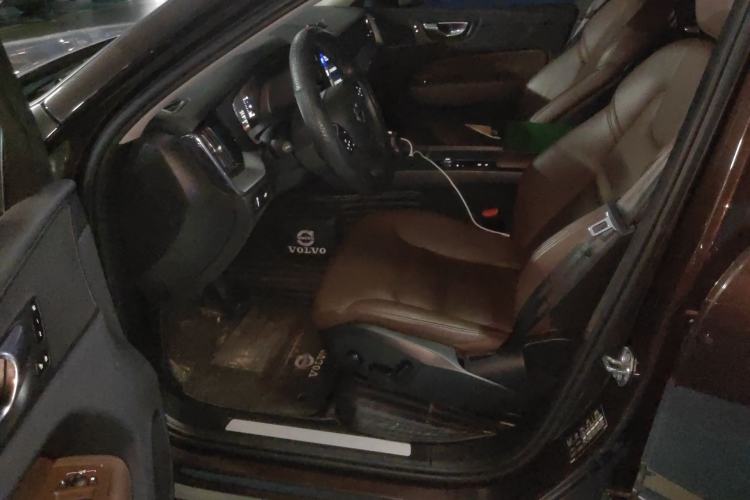 Used Volvo XC60 2020 T5 4x4 Zhiyi Luxury Edition
