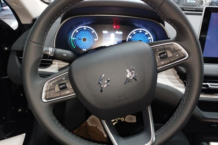 Used Hongqi E-QM5 2025 500km Range Commuter Version