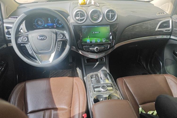 Used BYD Tang New Energy 2015 2.0T Four-Wheel-Drive Flagship Model Center Console