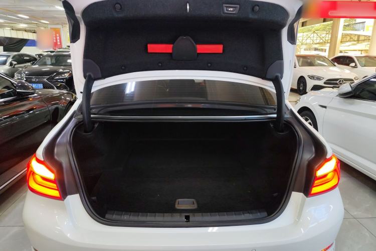 Used BMW 5 Series New Energy 2020 Mileage Upgrade Version 530Le Luxury Package Trunk