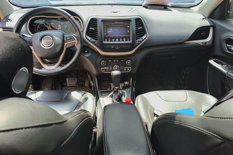 Used Jeep Cherokee 2017 2.0L Superior Edition
