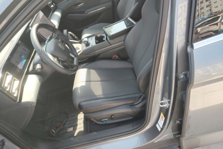 Used BYD Qin L 2025 DM-i Smart Drive 120KM Leading Model
