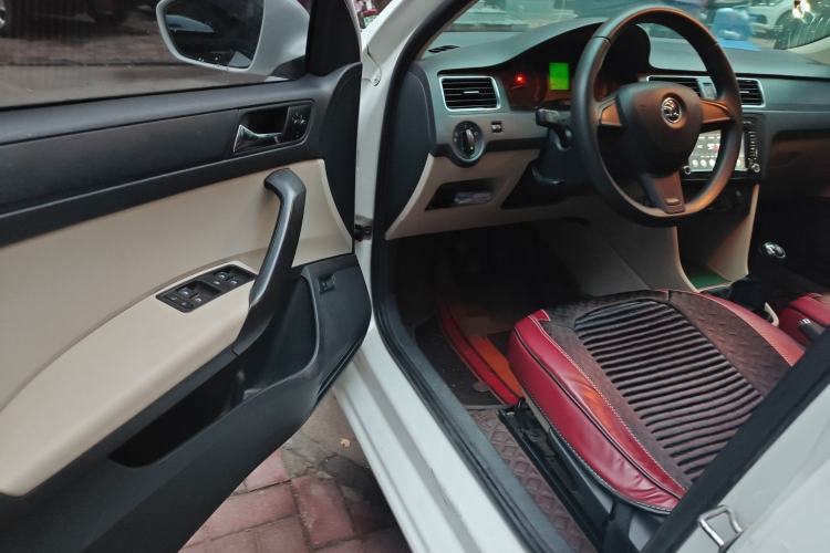 Used Skoda Rapid 2015 1.6L Manual Smart Selection Model Driver Seat