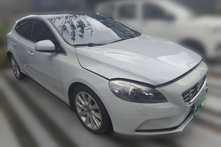 Used Volvo V40 2015 1.6T Zhiya Edition Front Right 45 Deg