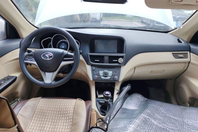 Used Soueast V6 Lingshi 2014 1.5L Manual Luxury Edition for Women