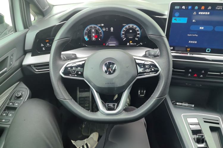 Used Volkswagen Golf 2025 300TSI R-Line
