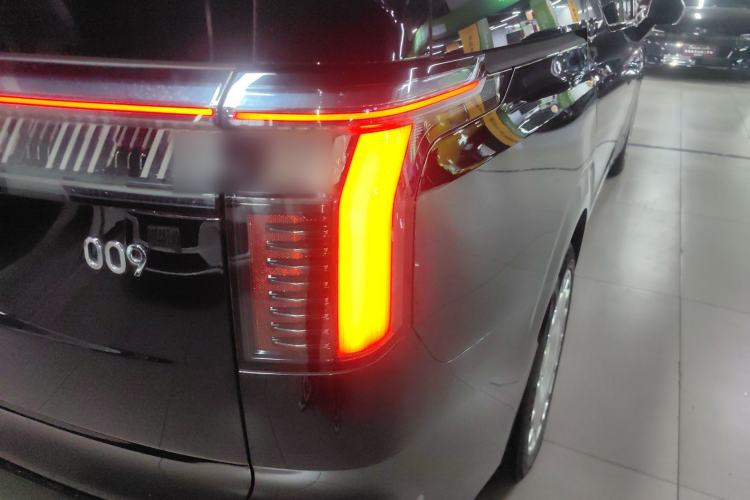 Used Zeekr 009 2024 7-Seater Walk-Through Version Four-Wheel Drive 108 kWh