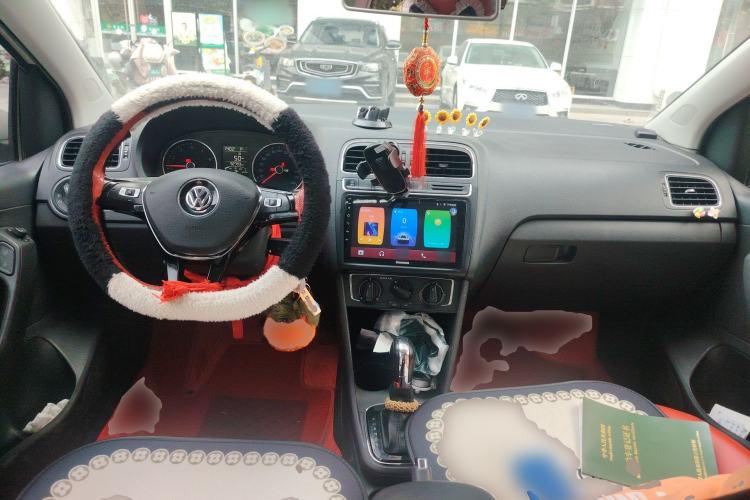 Used Volkswagen Polo 2018 1.5L Automatic Enjoyment Model Center Console