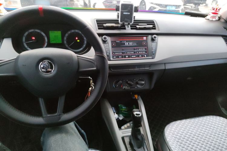 Used Skoda Fabia 2016 1.4L Automatic Car Enjoy Edition Center Console