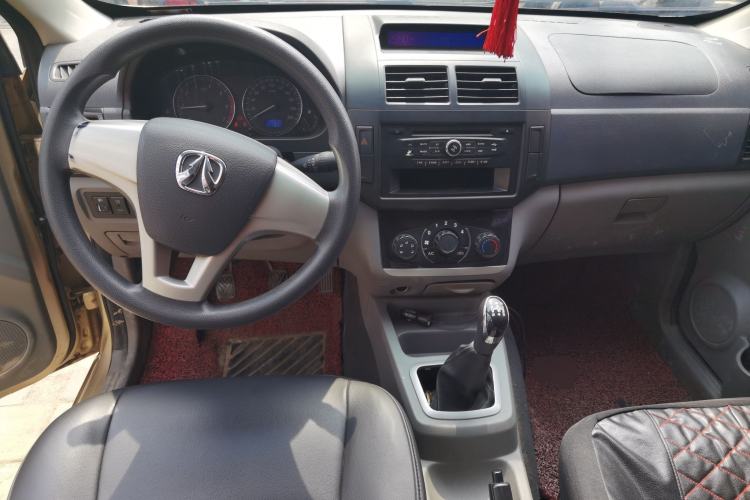 Used BAIC Weiwang M20 2014 1.5L Basic Version DAM15DL Center Console