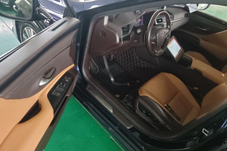 Used Lexus ES 2020 200 Excellence Edition
