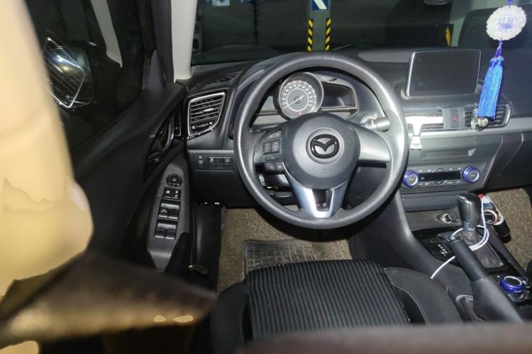 Used Mazda 3 Axela 2014 Sedan 1.5L Automatic Luxury Model