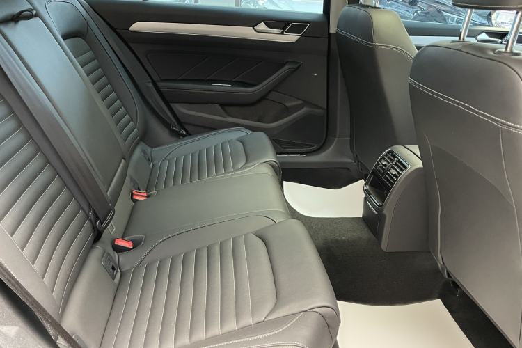 Used Volkswagen Magotan 2023 2 Million Units Limited-Edition 280TSI DSG Comfort Version Interior 1