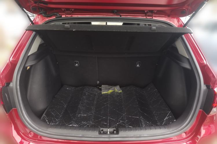 Used Kia KX Cross 2017 1.4L AT GLS Trunk