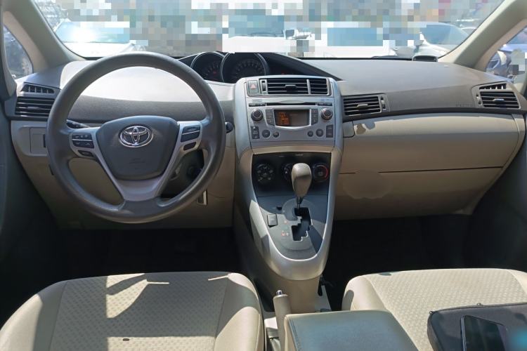 Used Toyota Verso 2011 180E CVT Elite Edition Center Console