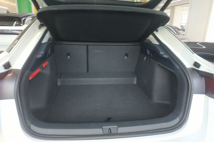 Used Volkswagen ID.7 VIZZION 2024 AIR model Trunk