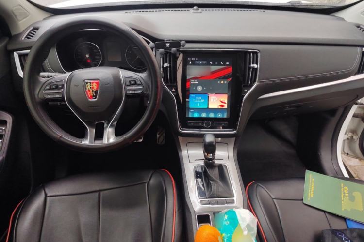 Used Roewe RX5 2016 20T Two-Wheel Drive Automatic Internet Smart Edition
