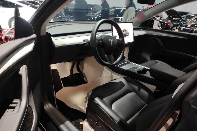 Used Tesla Model Y 2023 Rear-Wheel-Drive Version
