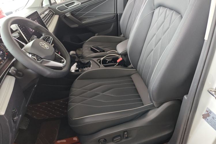 Used Volkswagen Tiguan L 2023 Revised Version 330TSI Automatic Two-Wheel Drive Smart Enjoyment Edition
