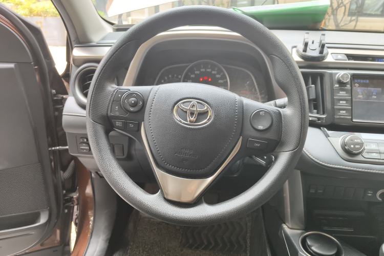 Used Toyota RAV4 2015 2.0L CVT Two-Wheel Drive Fashion Edition