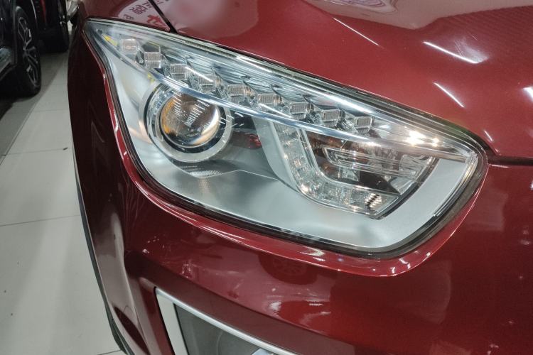 Used Bestune X80 2015 2.0L Automatic Comfort Anniversary Edition Right Front Headlight