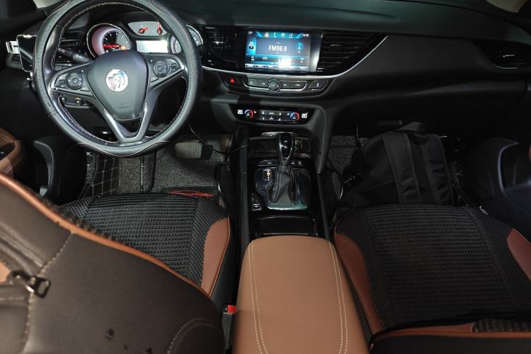 Used Buick Regal 2017 20T Luxury Model Center Console