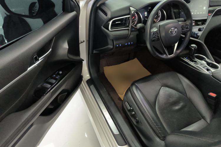 Used Toyota Camry 2021 2.0G Luxury Edition
