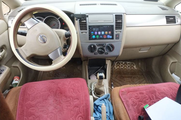 Used Nissan Tiida Sedan 2005 1.6J MT Center Console