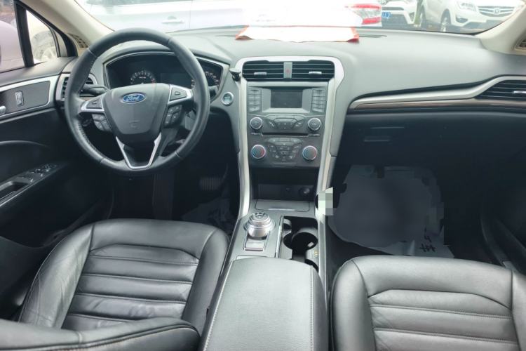 Used Ford Mondeo 2018 EcoBoost 180 Fashion Edition Center Console