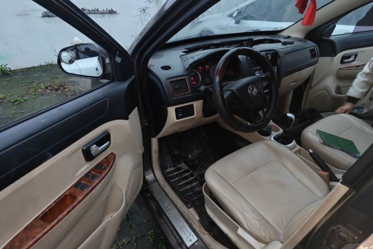 Used Dongfeng Fengon 2013 1.5L Manual Deluxe Model DK15 Driver Seat