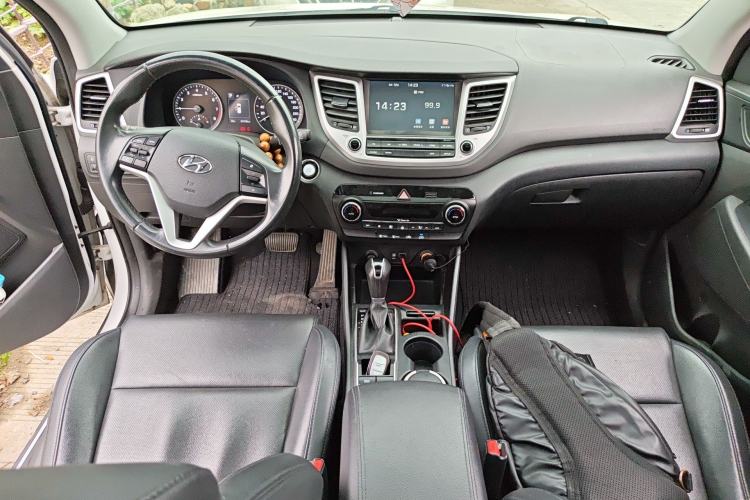 Used Hyundai Tucson 2018 1.6T Dual-Clutch Two-Wheel Drive 15th Anniversary Special Edition Center Console